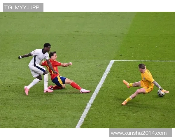 第一人称镜头带你感受足球巨星赛场奔跑与进球的震撼瞬间